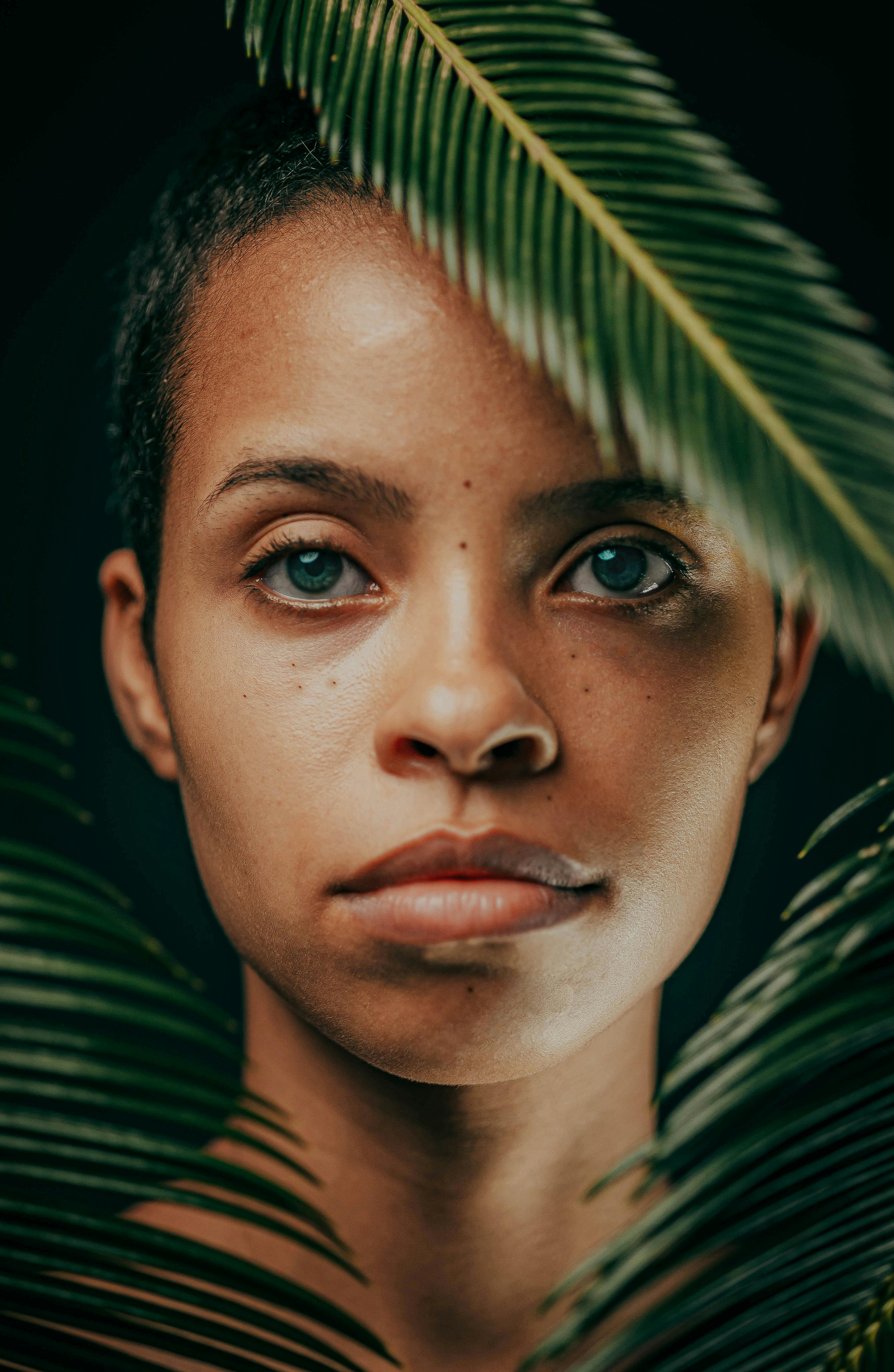 今日热播海报背景图